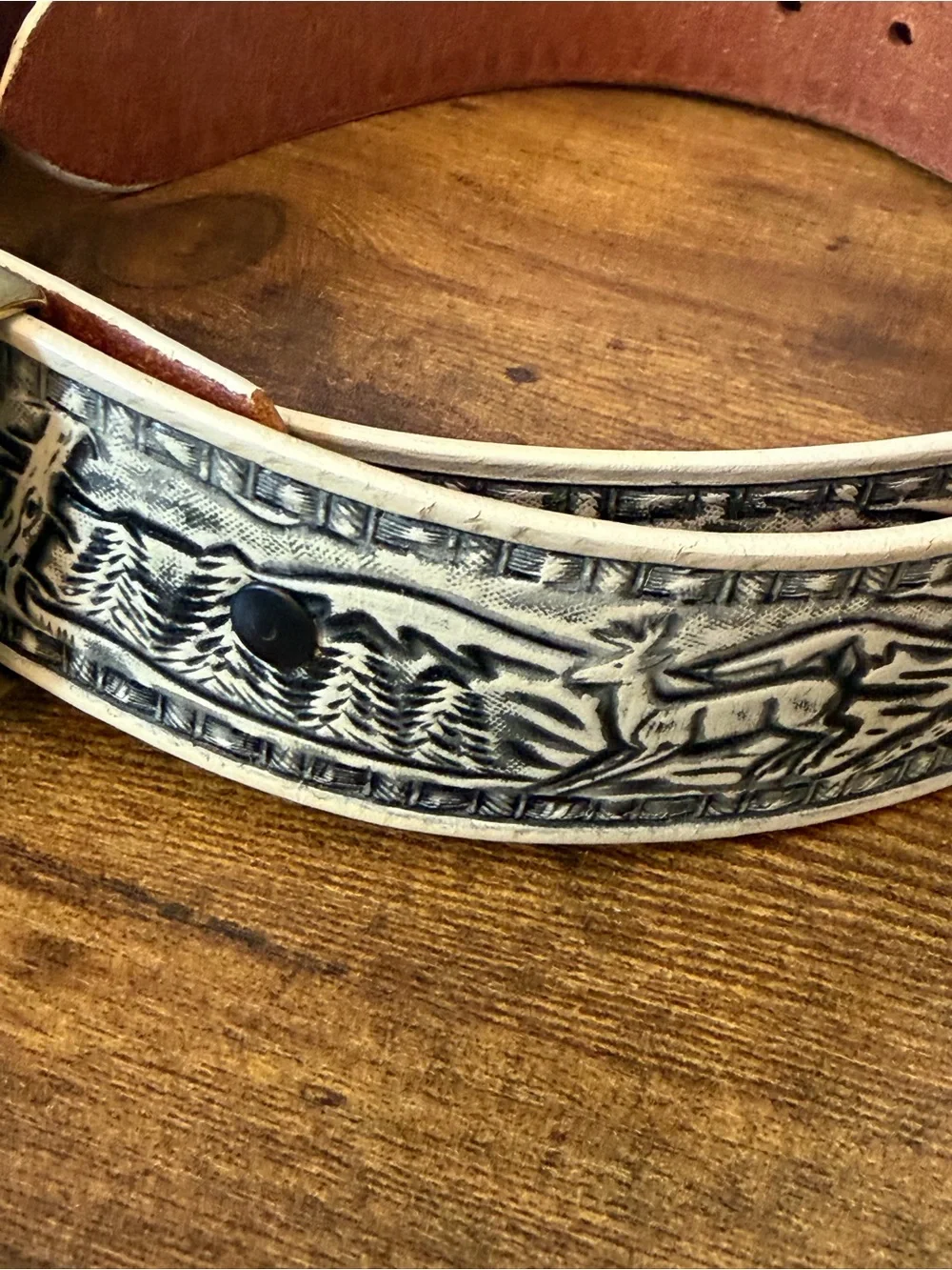 Vintage Embossed Wildlife Leather Belt Deer Cabin Mountain Scene Brass Buckle 37